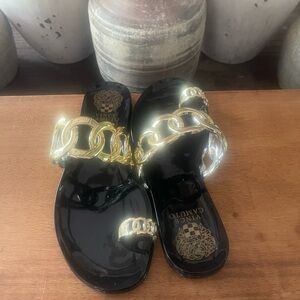 Size 6 Gold Metallic Vince Camuto NEW never worn sandals